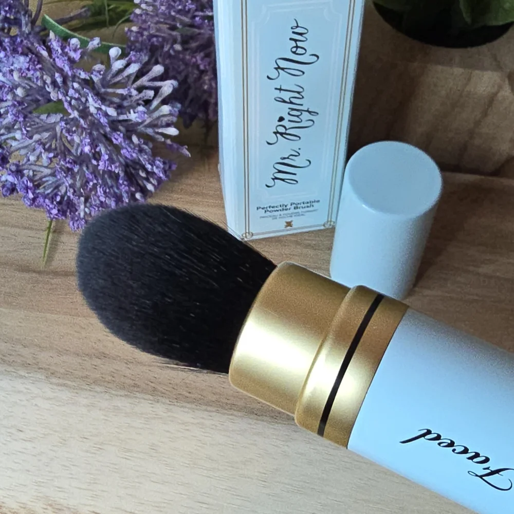Too Faced Mr. Right Now Perfectly Portable Powder Brush Full Size For Travel New